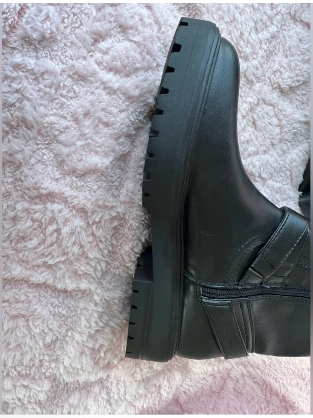 NWOT Guess Jellio Black Over-the-Knee Lug Sole Boots Size 7